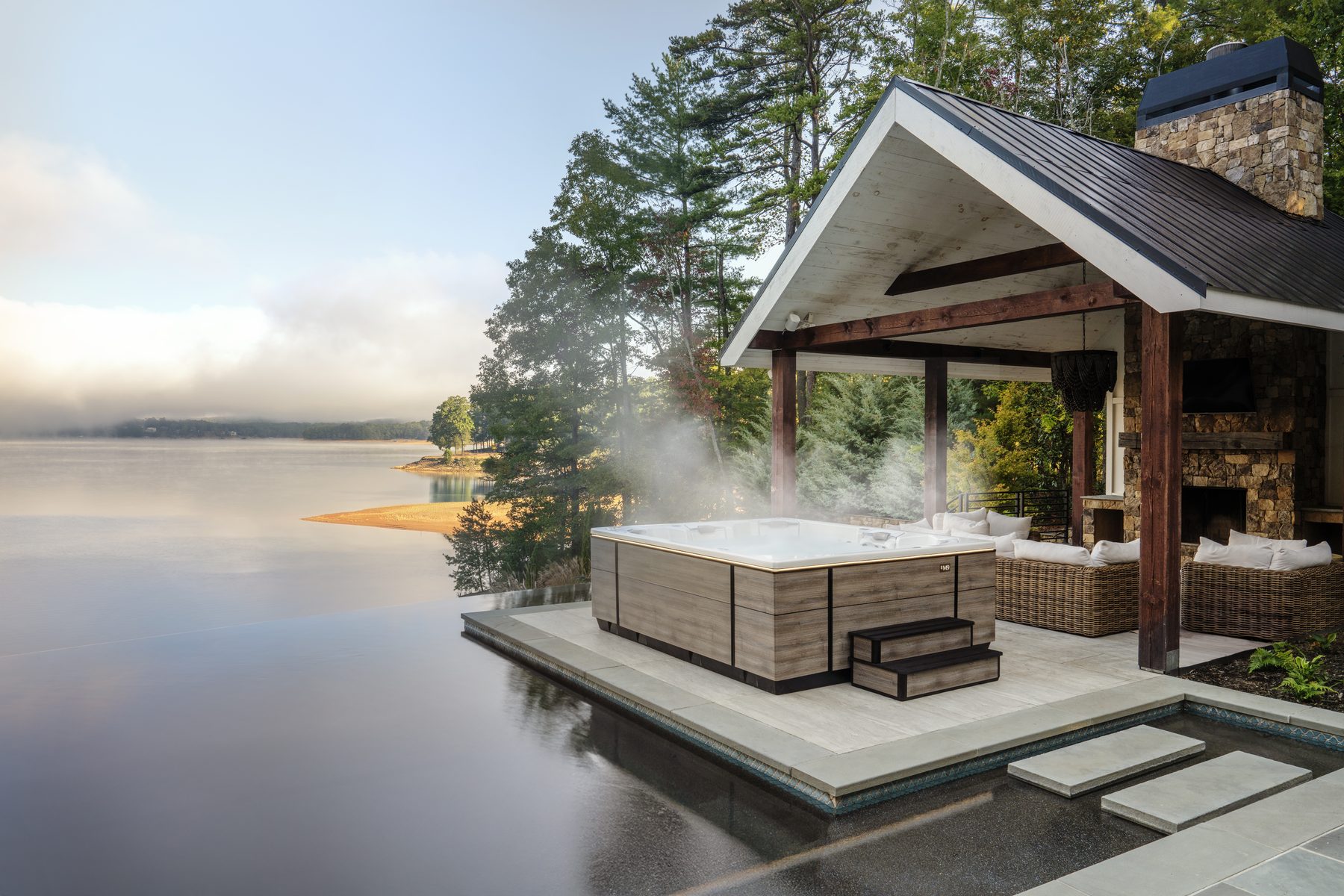 Spa Bullfrog M9 junto al lago